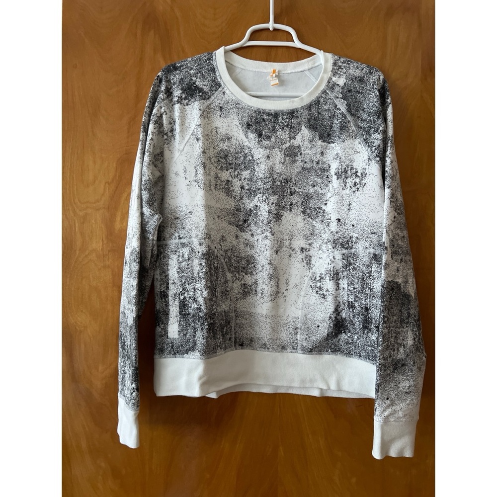 Lucy Activewear Long Sleeve White Sweatshirt